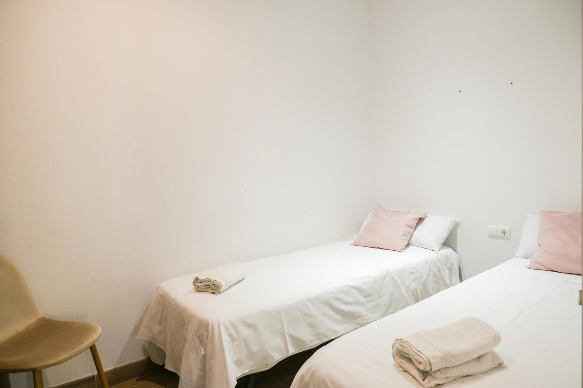 Ganganell Centre Apartamento Con Patio バサルー エクステリア 写真