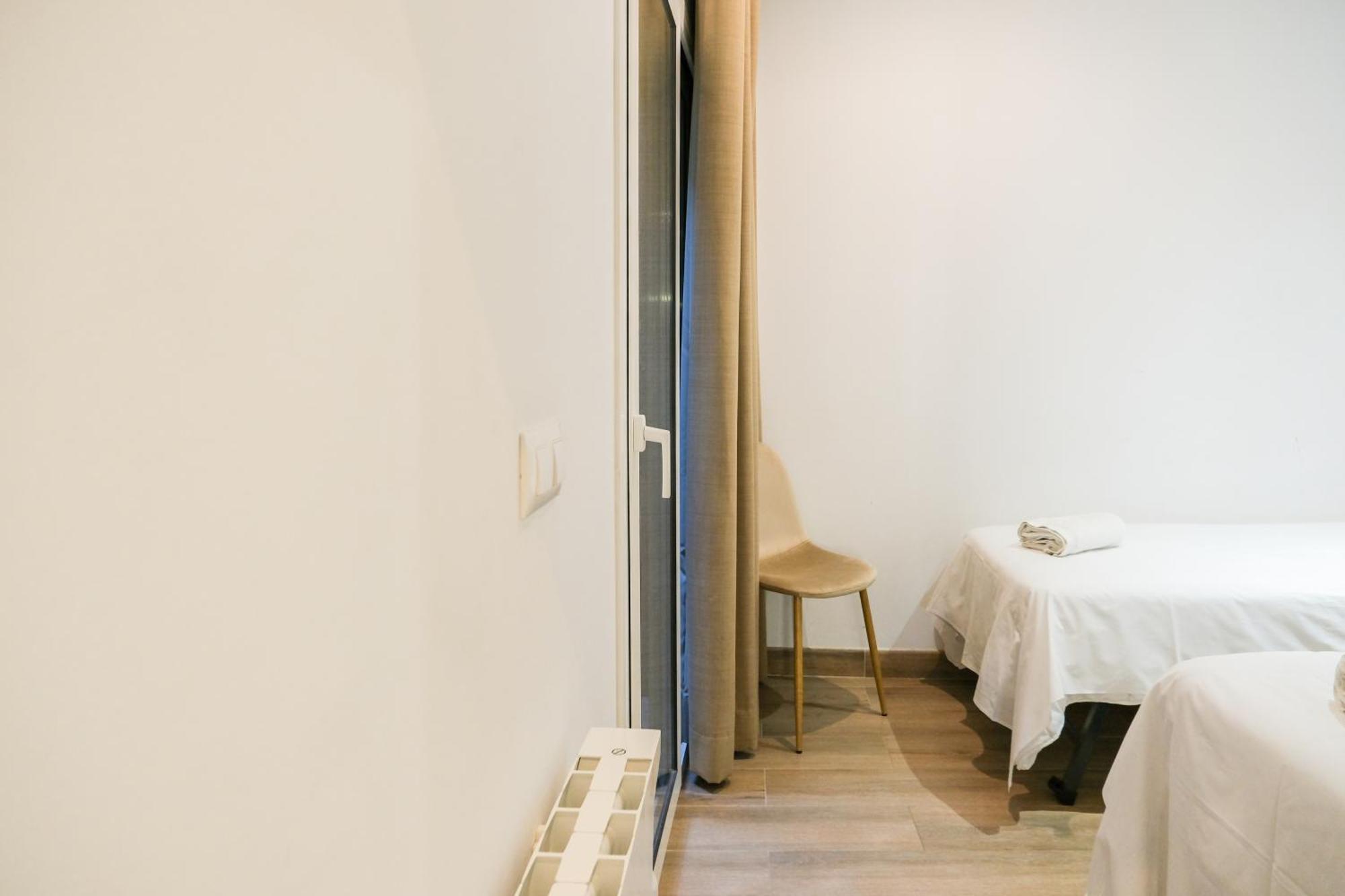 Ganganell Centre Apartamento Con Patio バサルー エクステリア 写真